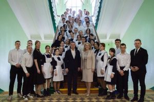 Школьники Лисичанска и Рубежного встретились с министром по делам молодежи РТ